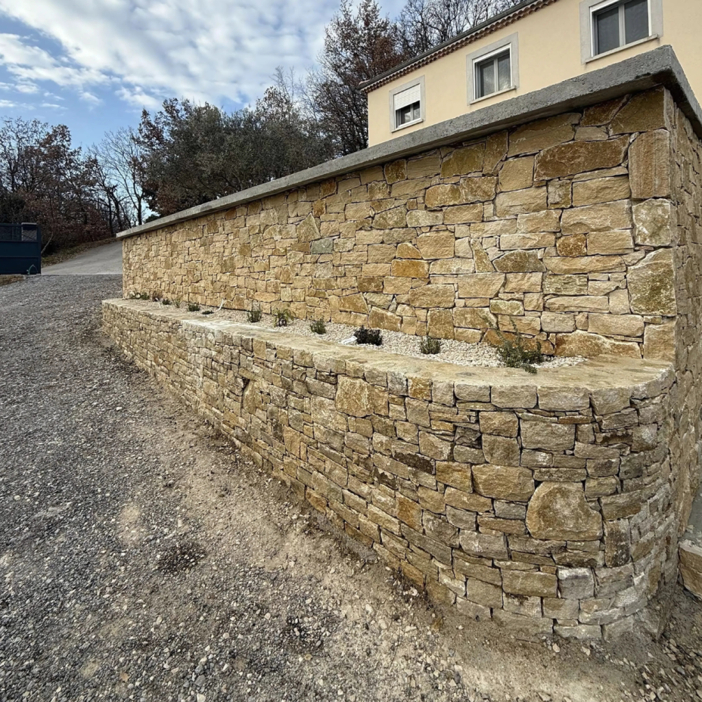 Exemple réalisation mur en pierres- 1